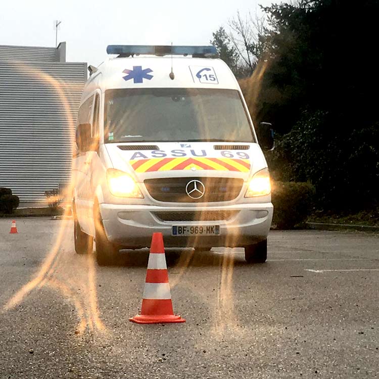 Formation ambulancier -auxiliaire - transport sanitaire Lyon