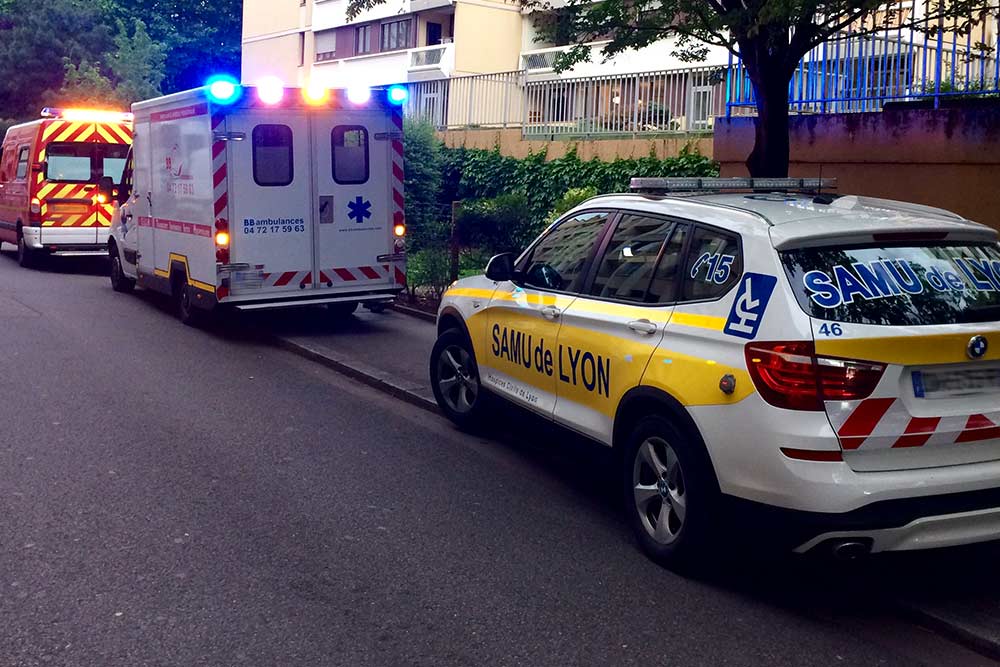 Ambulance : transfert paramédicalisé inter hospitalier Lyon / Rhône-Alpes.