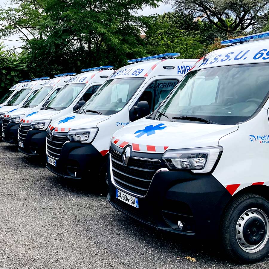 Véhicule sanitaire en location pour des tournages, ambulances