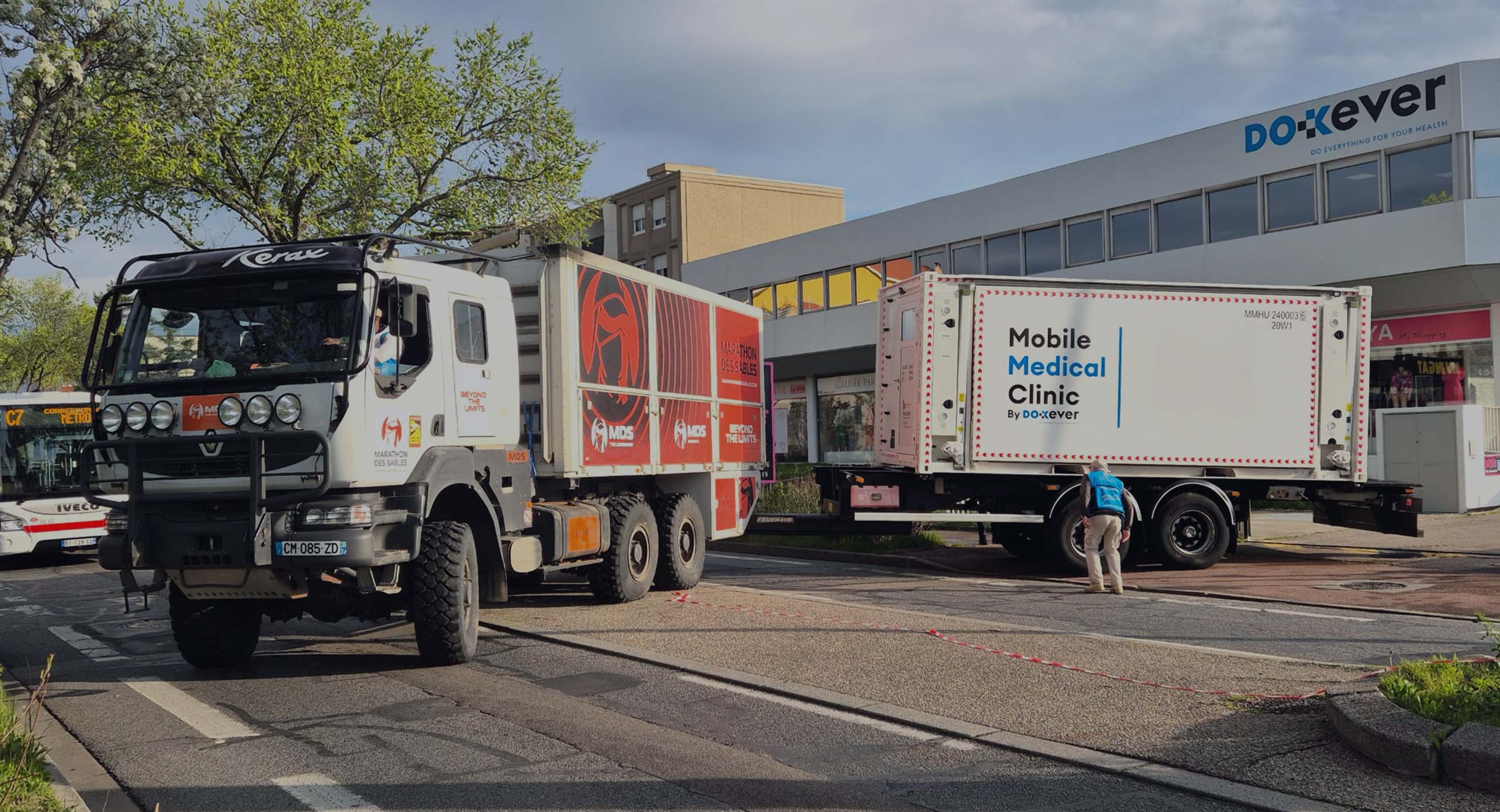 Clinique mobile : contenair médical modulaire (Lyon / Paris)