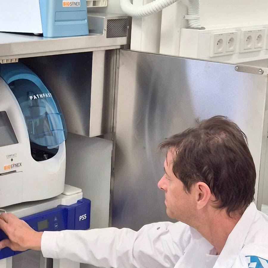Laboratoire d'analyse biologique mobile (urgence, groupe), Lyon, Rhône-Alpes